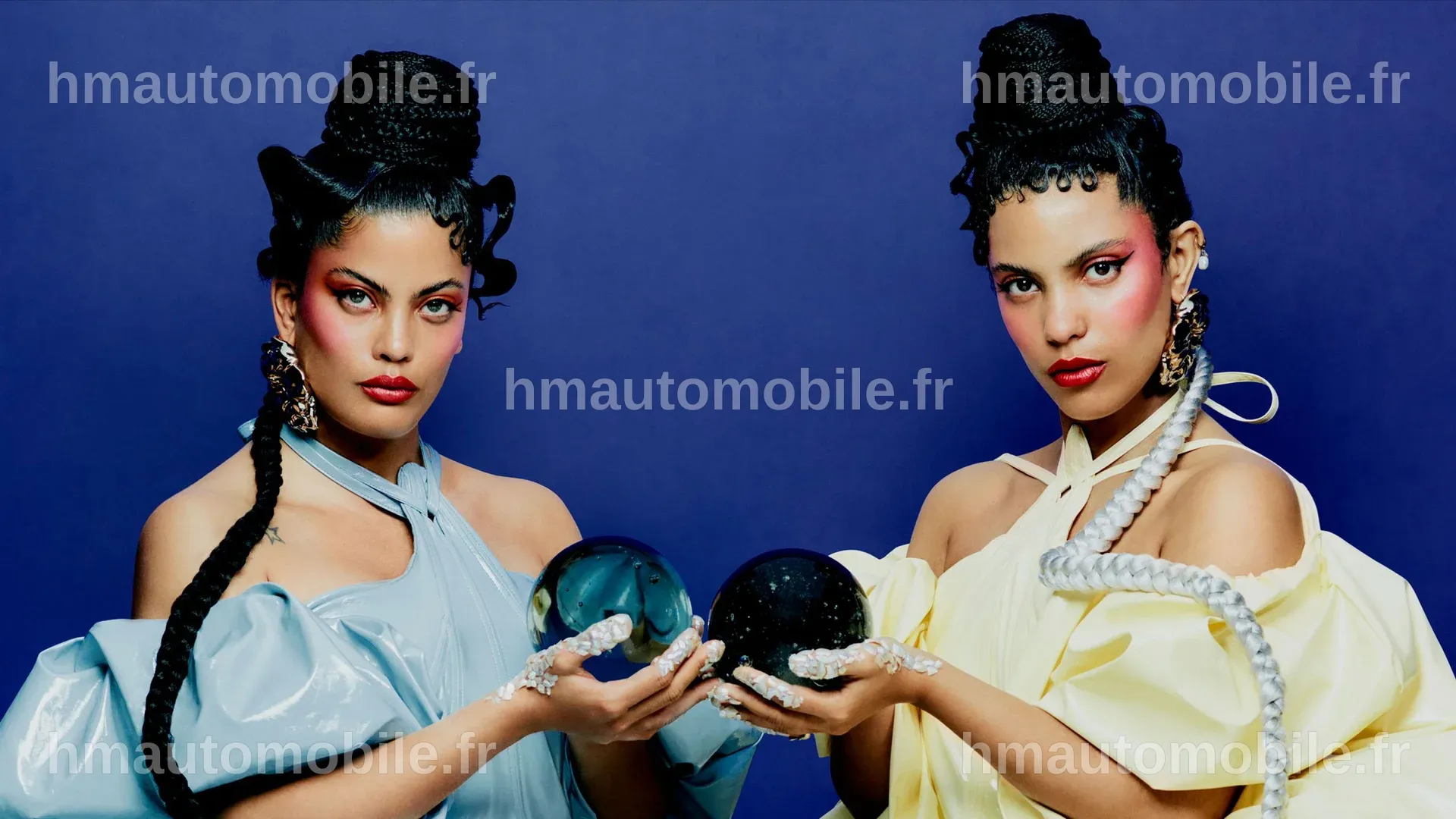 Les sœurs Ibeyi évoquent leur musique hybride, mélange de cultures.