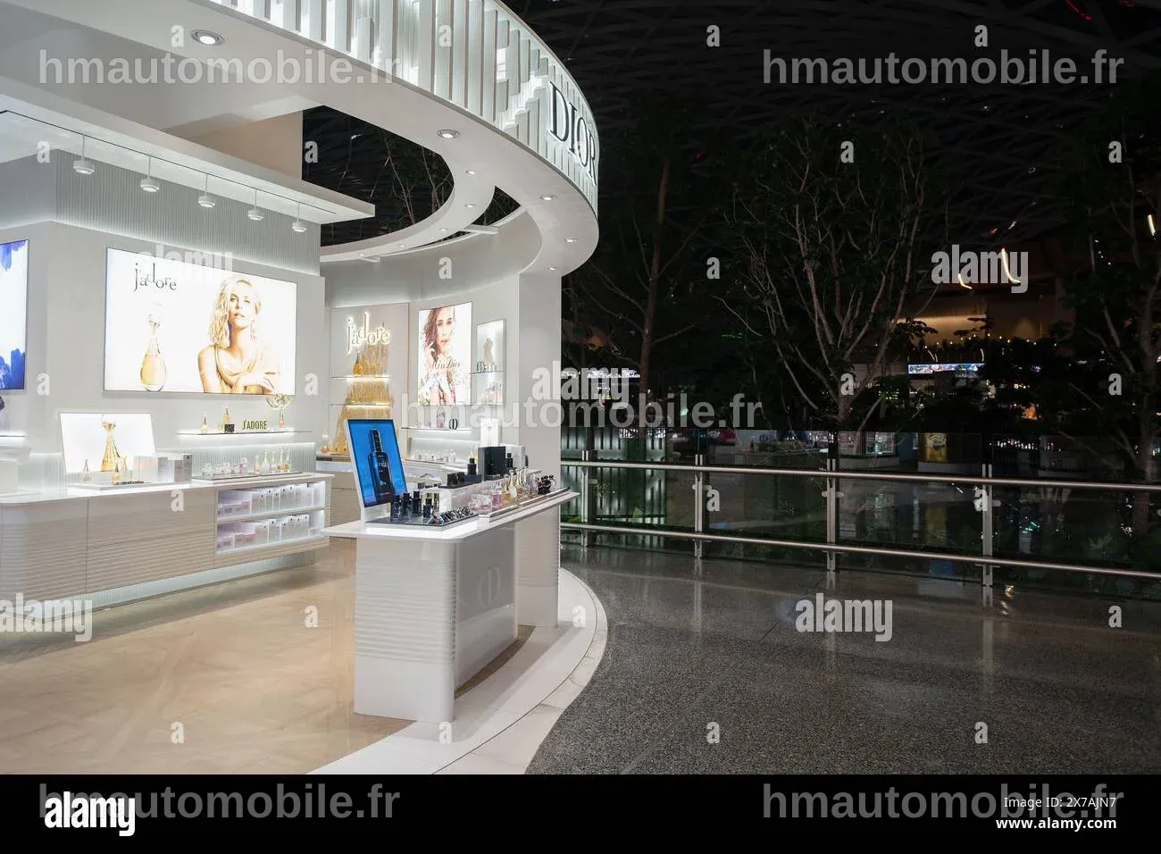 Parfums Dior en vente à l'aéroport de Hamad, Doha.