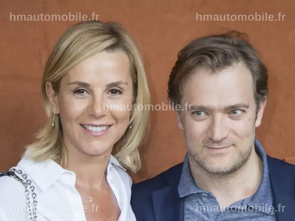 Renaud Capuçon en répétition, entouré de musiciens, démontrant son engagement.