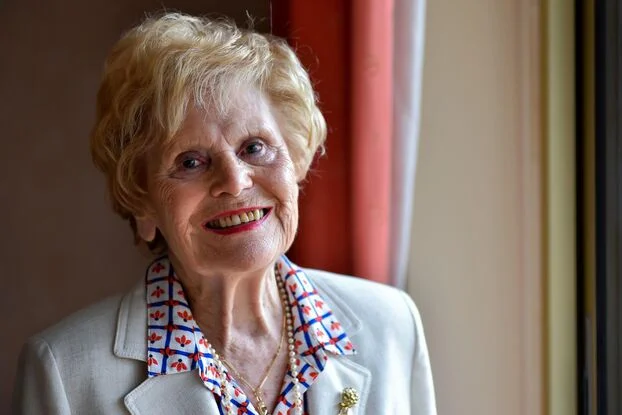 simone garnier âge - À 92 ans, Simone Garnier ouvre son album à souvenirs : « Le général de ...